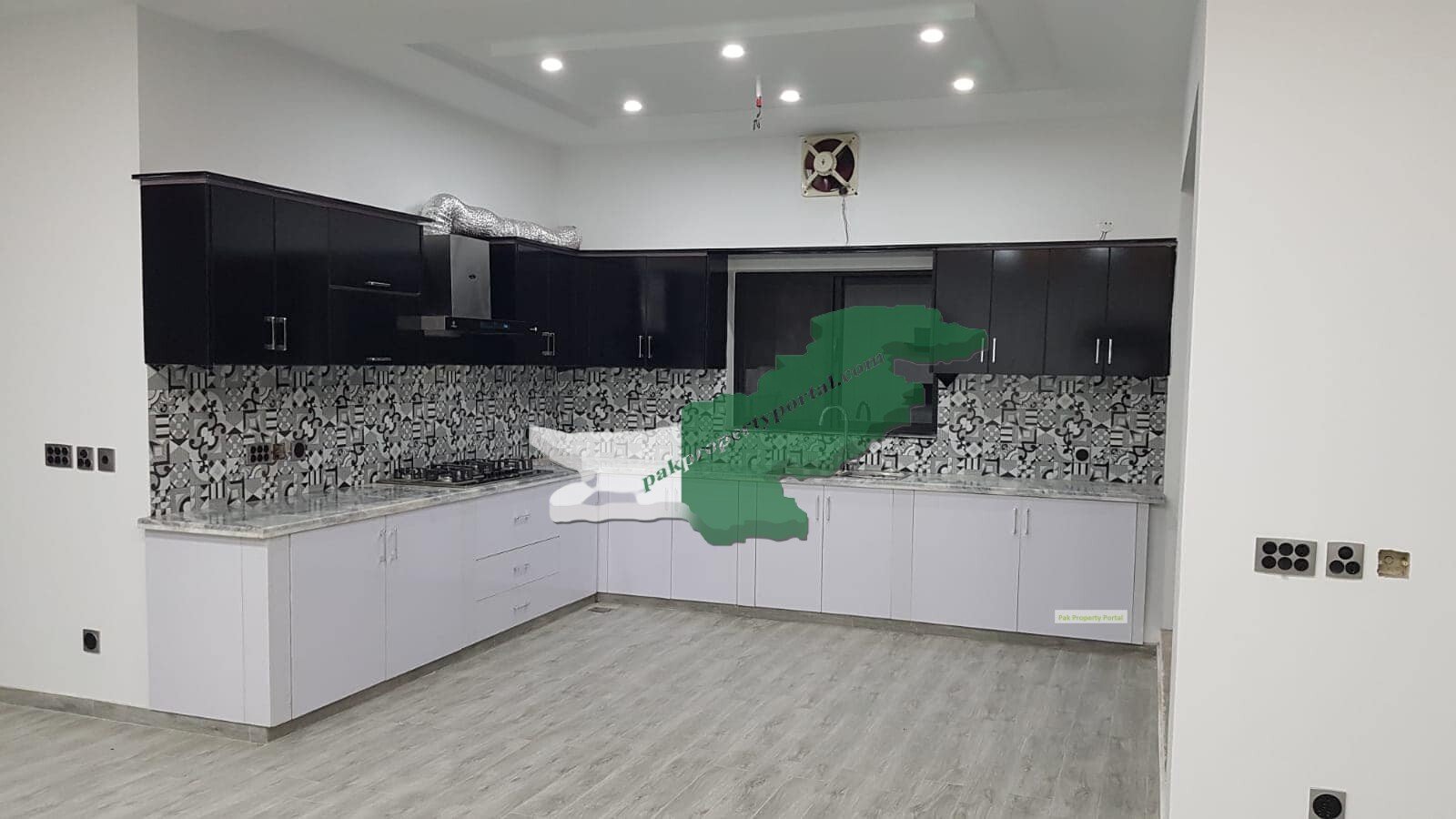 10Marla Brand New House For Sale in  Bahria Town Lahore
