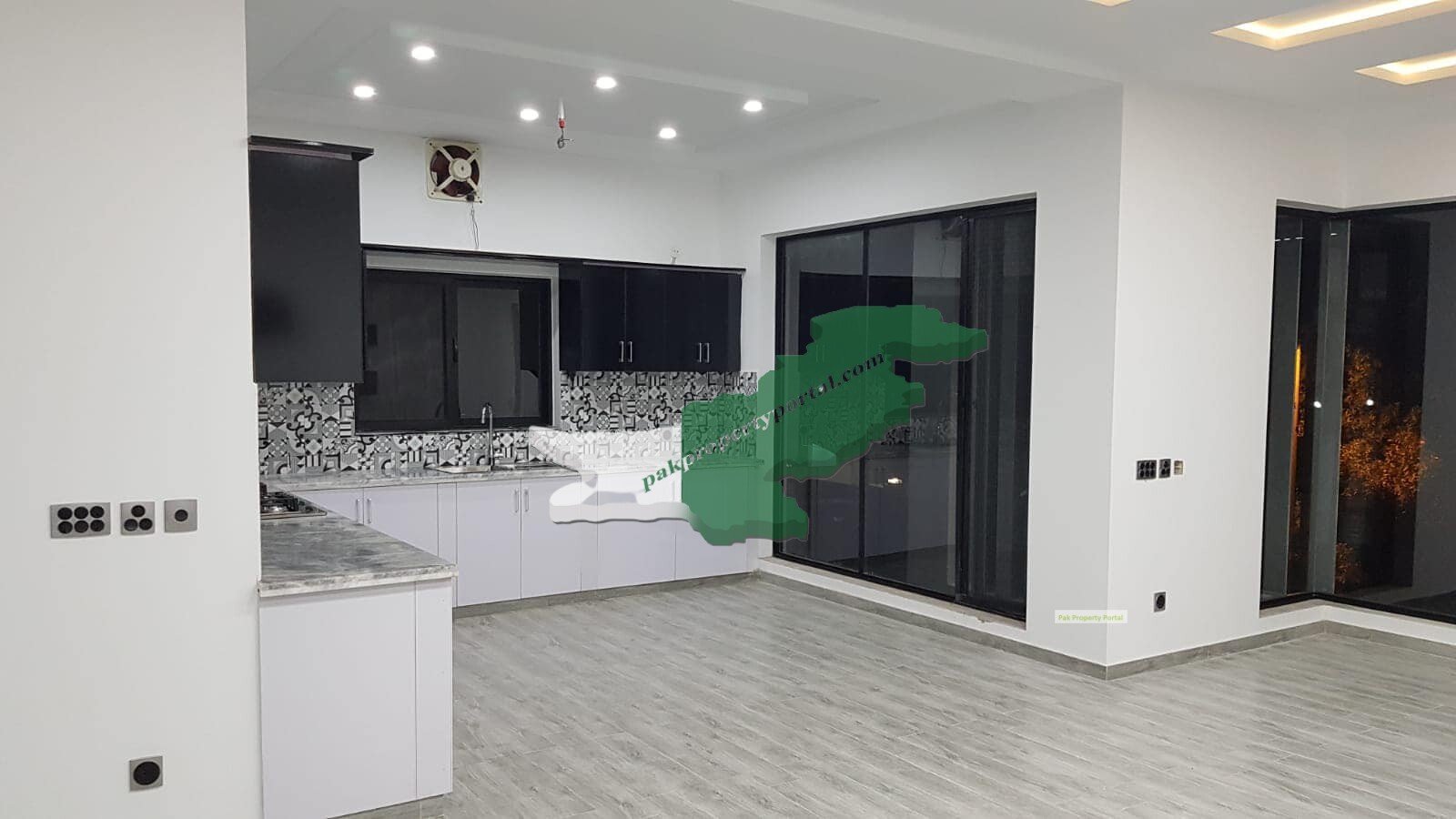 10Marla Brand New House For Sale in  Bahria Town Lahore