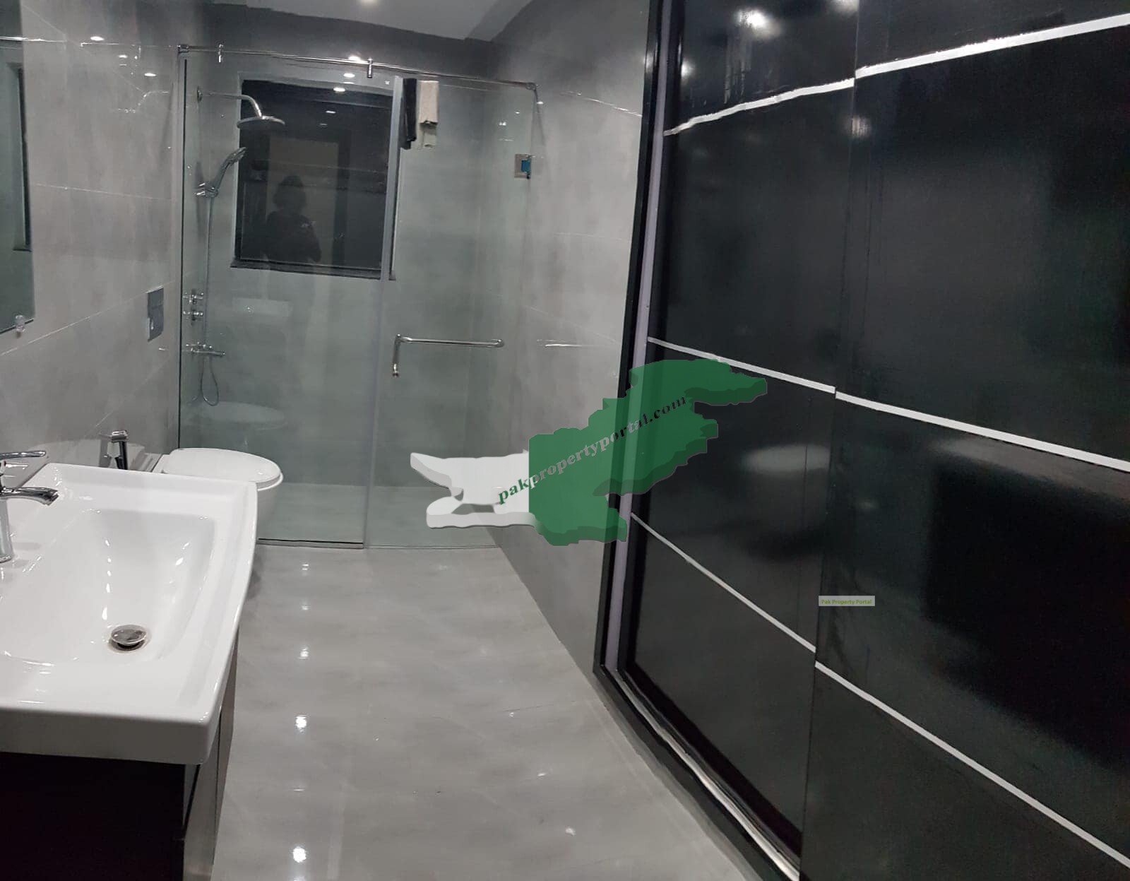 10Marla Brand New House For Sale in  Bahria Town Lahore