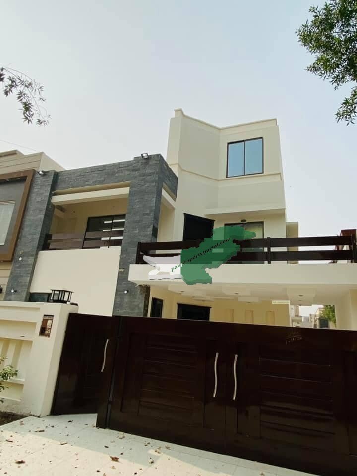 10Marla slightly Used House For Sale in Bahria Town Lahore