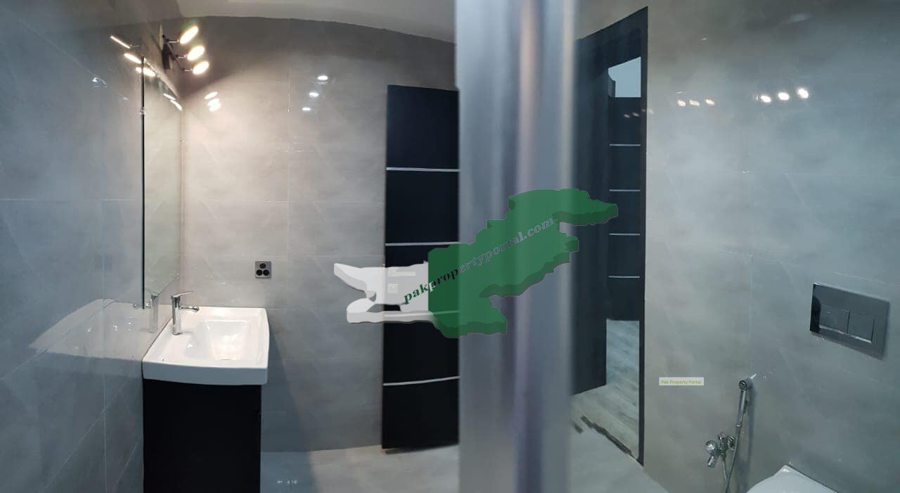 10Marla Brand New House For Sale in  Bahria Town Lahore