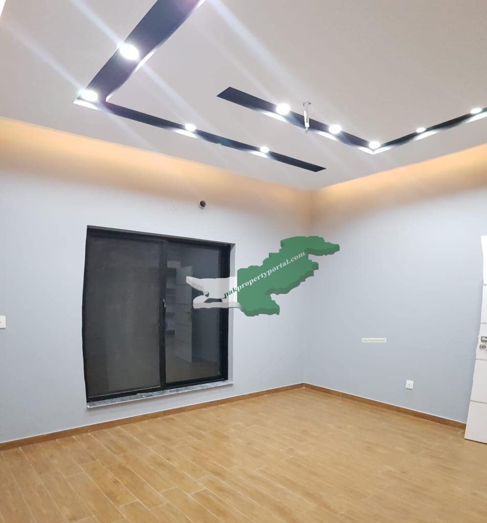 10Marla Brand New House For Sale in  Bahria Town Lahore
