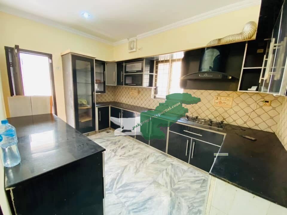 10Marla slightly Used House For Sale in Bahria Town Lahore