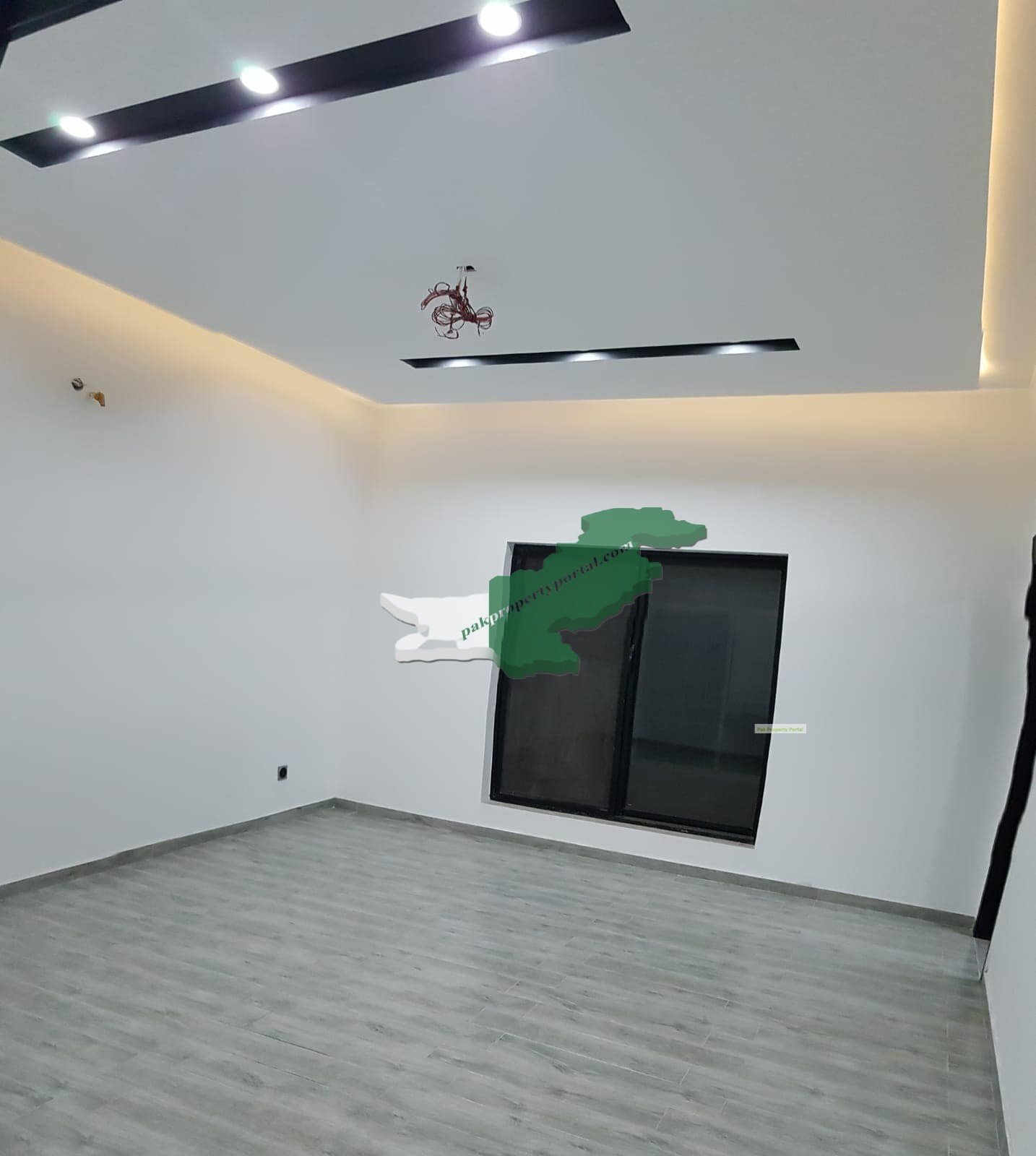 10Marla Brand New House For Sale in  Bahria Town Lahore