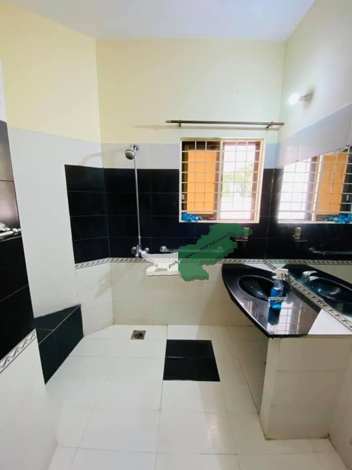 10Marla slightly Used House For Sale in Bahria Town Lahore