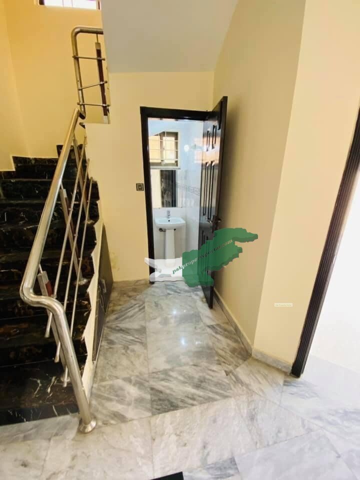 10Marla slightly Used House For Sale in Bahria Town Lahore