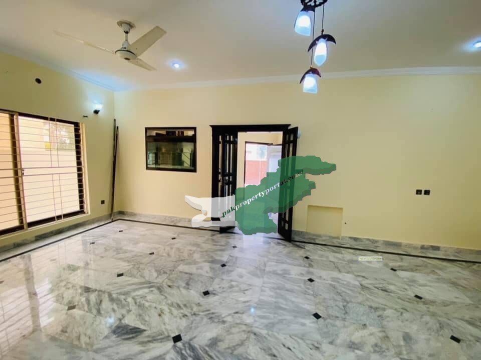 10Marla slightly Used House For Sale in Bahria Town Lahore