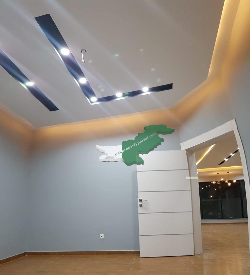 10Marla Brand New House For Sale in  Bahria Town Lahore