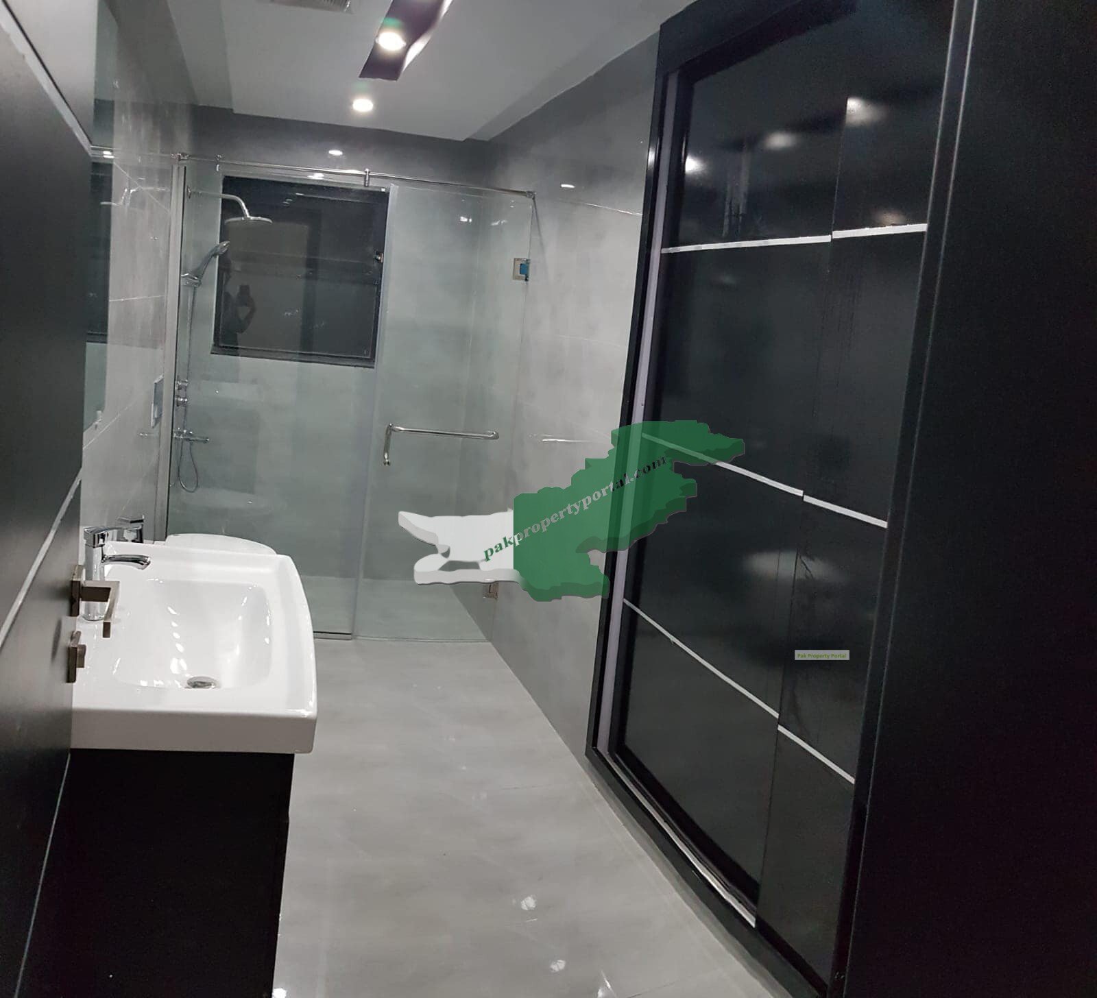 10Marla Brand New House For Sale in  Bahria Town Lahore