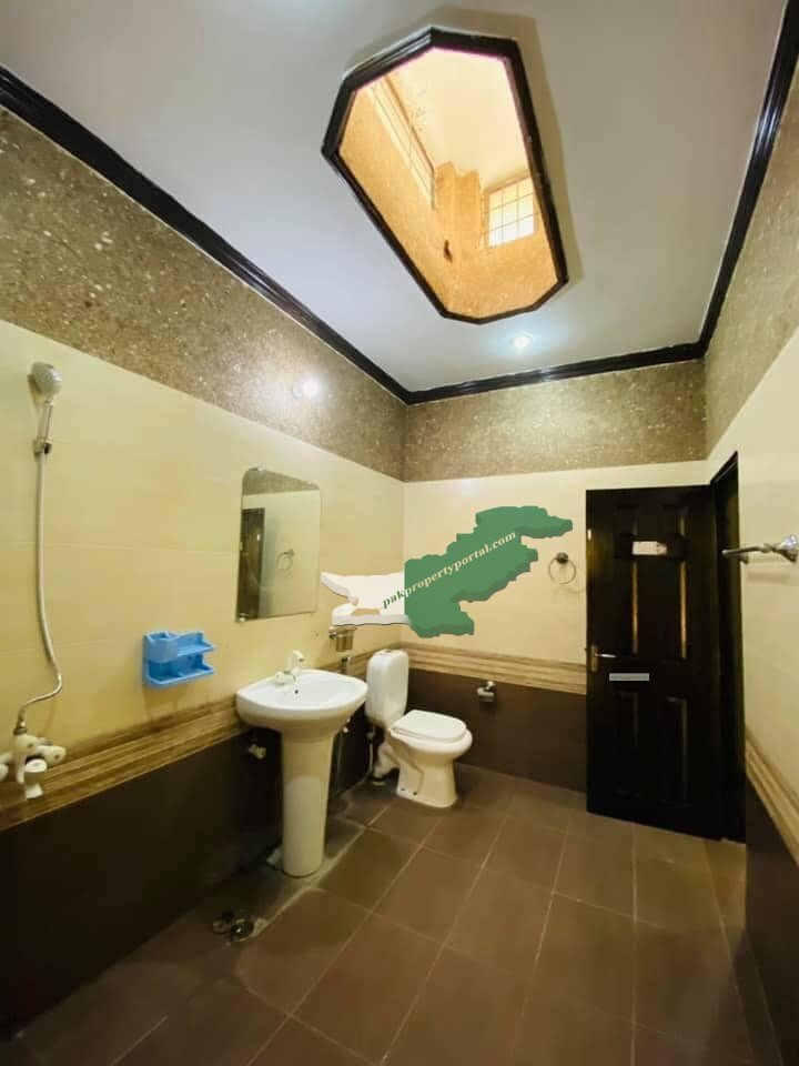 10Marla slightly Used House For Sale in Bahria Town Lahore