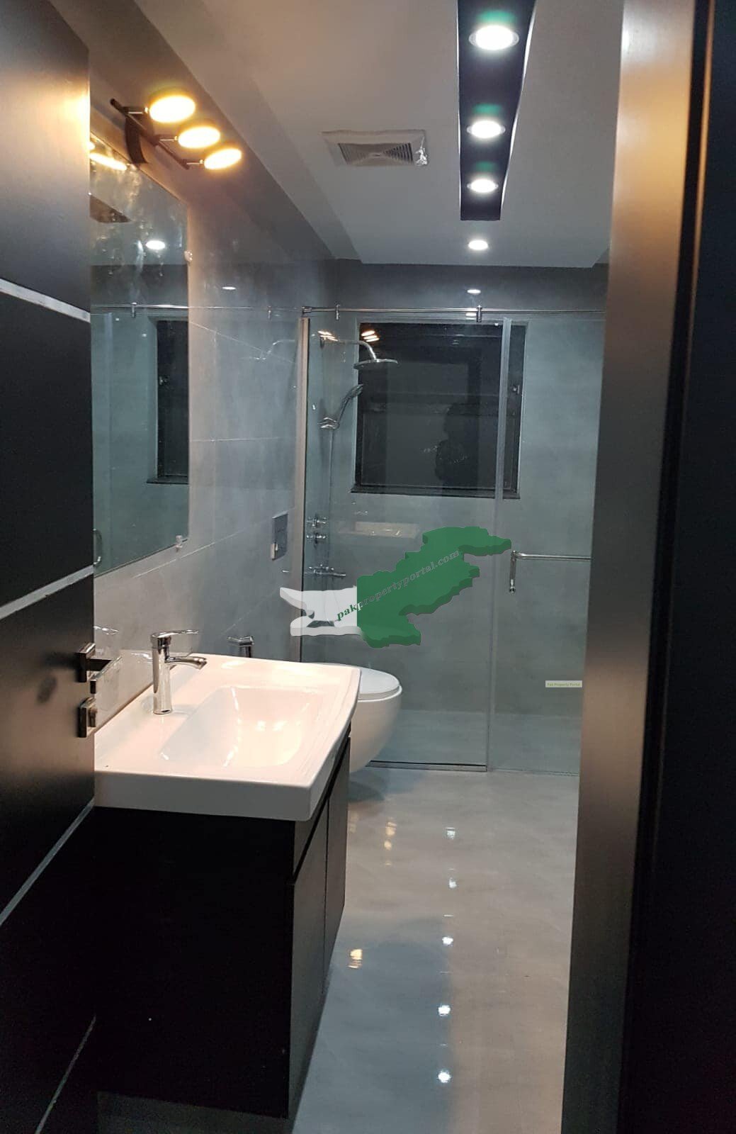 10Marla Brand New House For Sale in  Bahria Town Lahore