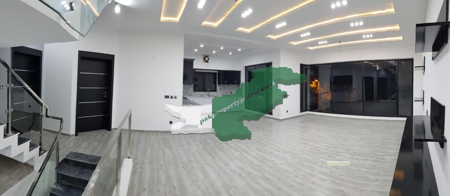 10Marla Brand New House For Sale in  Bahria Town Lahore