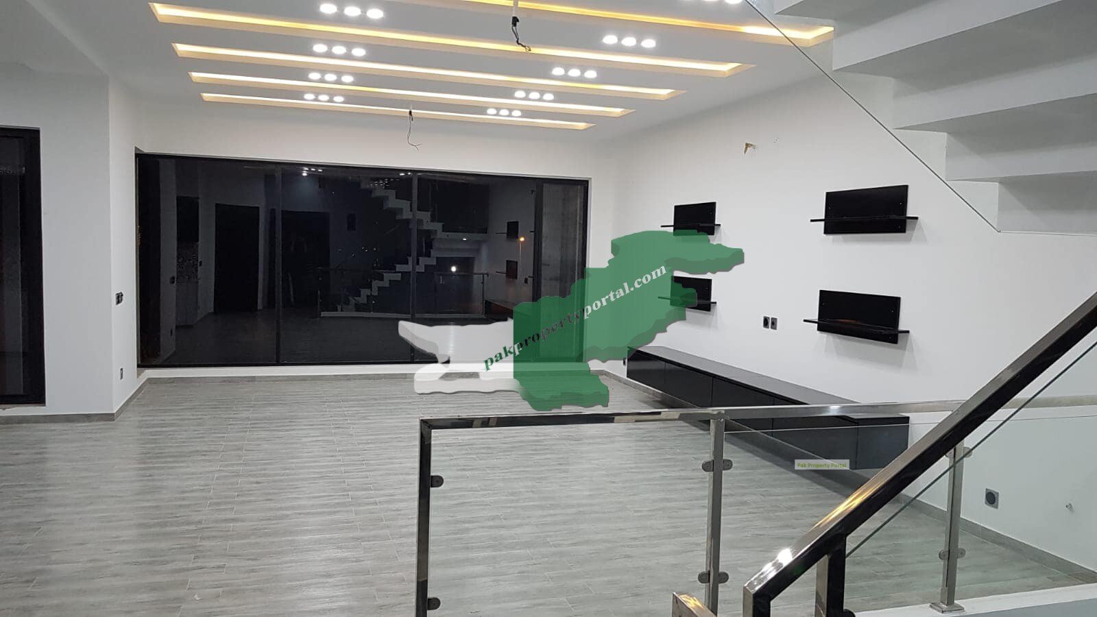 10Marla Brand New House For Sale in  Bahria Town Lahore