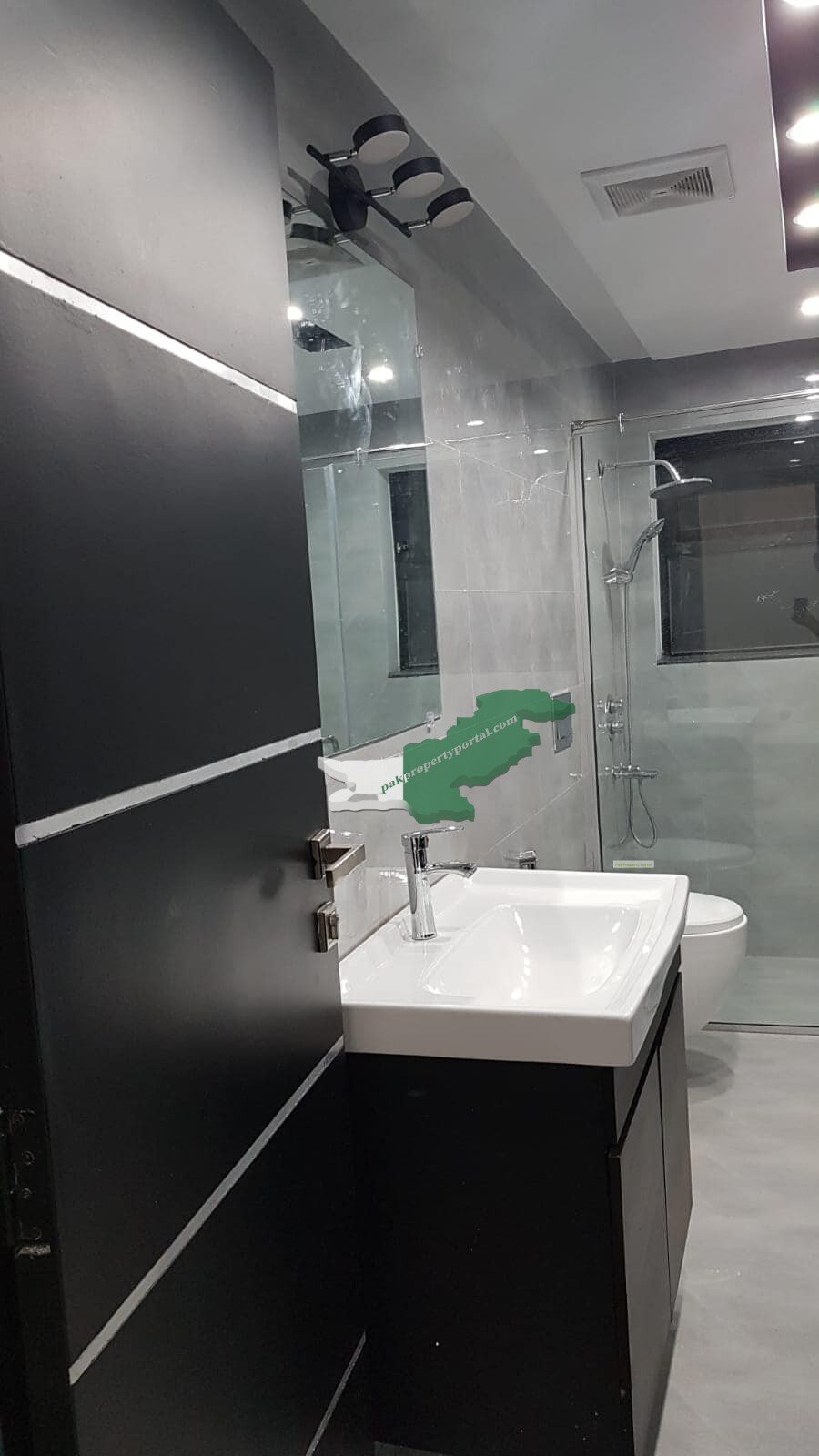 10Marla Brand New House For Sale in  Bahria Town Lahore