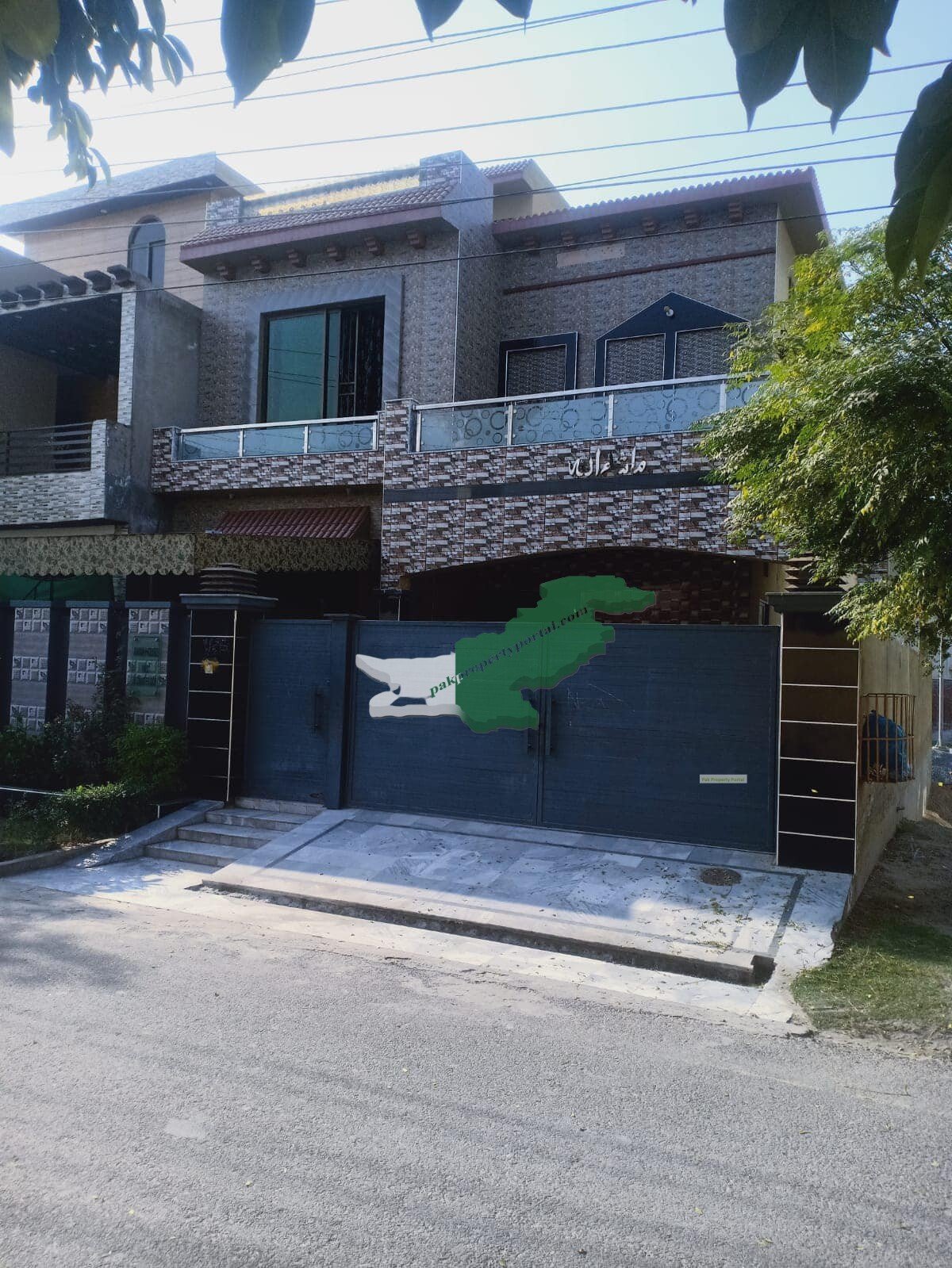 10 Marla beautiful Used House For Sale in Park view city in Lahore