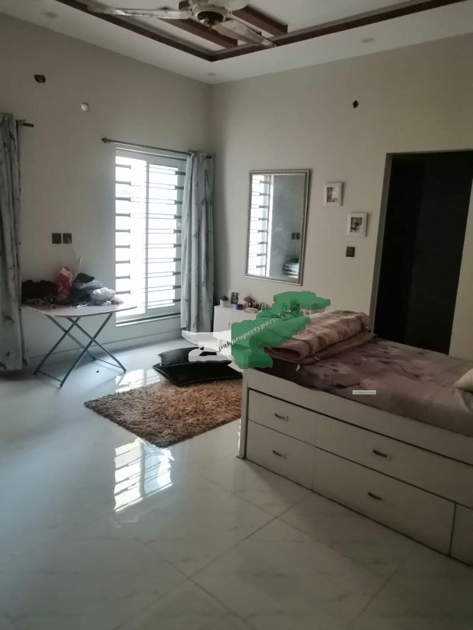 10 Marla beautiful Used House For Sale in Park view city in Lahore