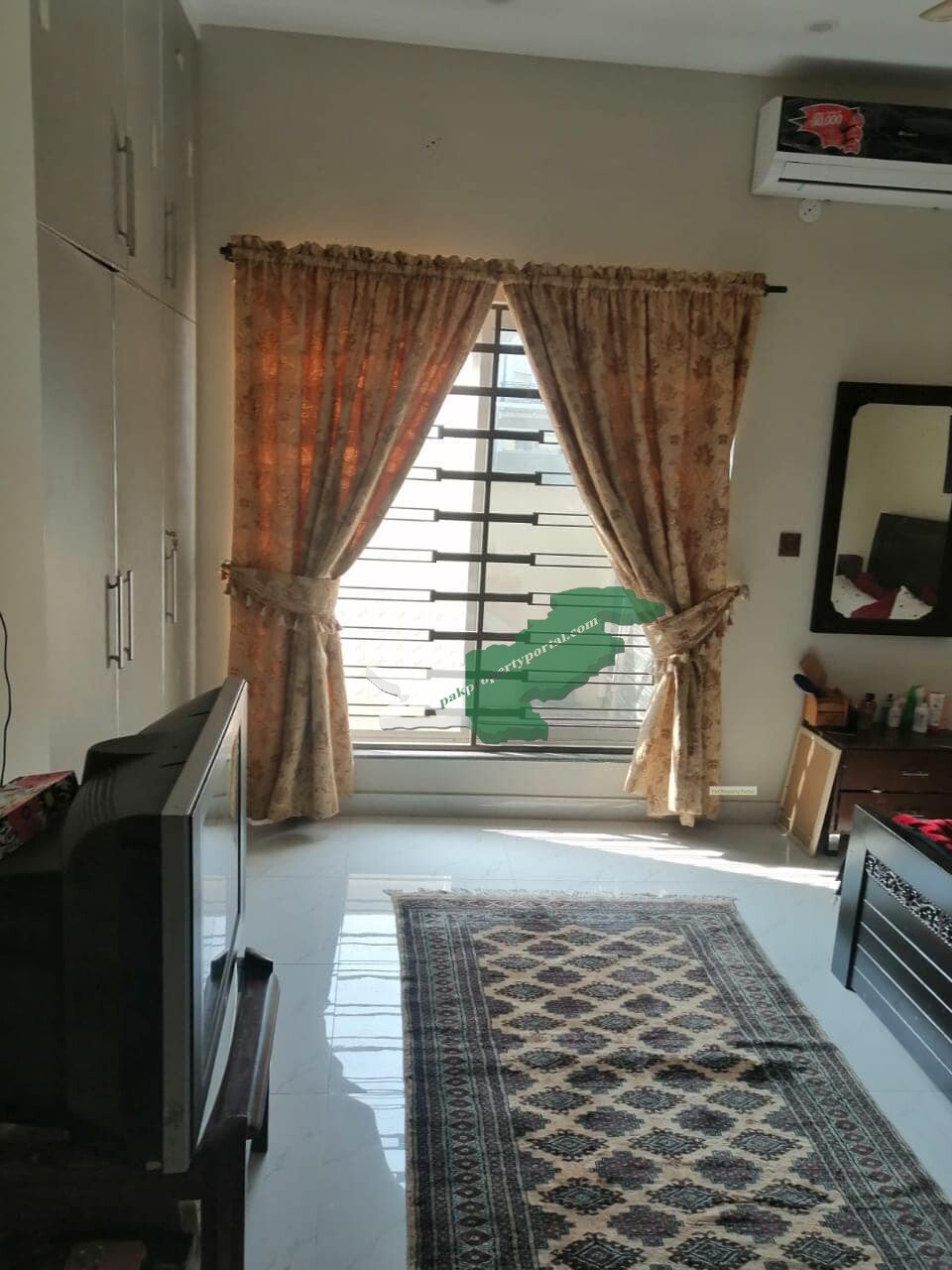 10 Marla beautiful Used House For Sale in Park view city in Lahore