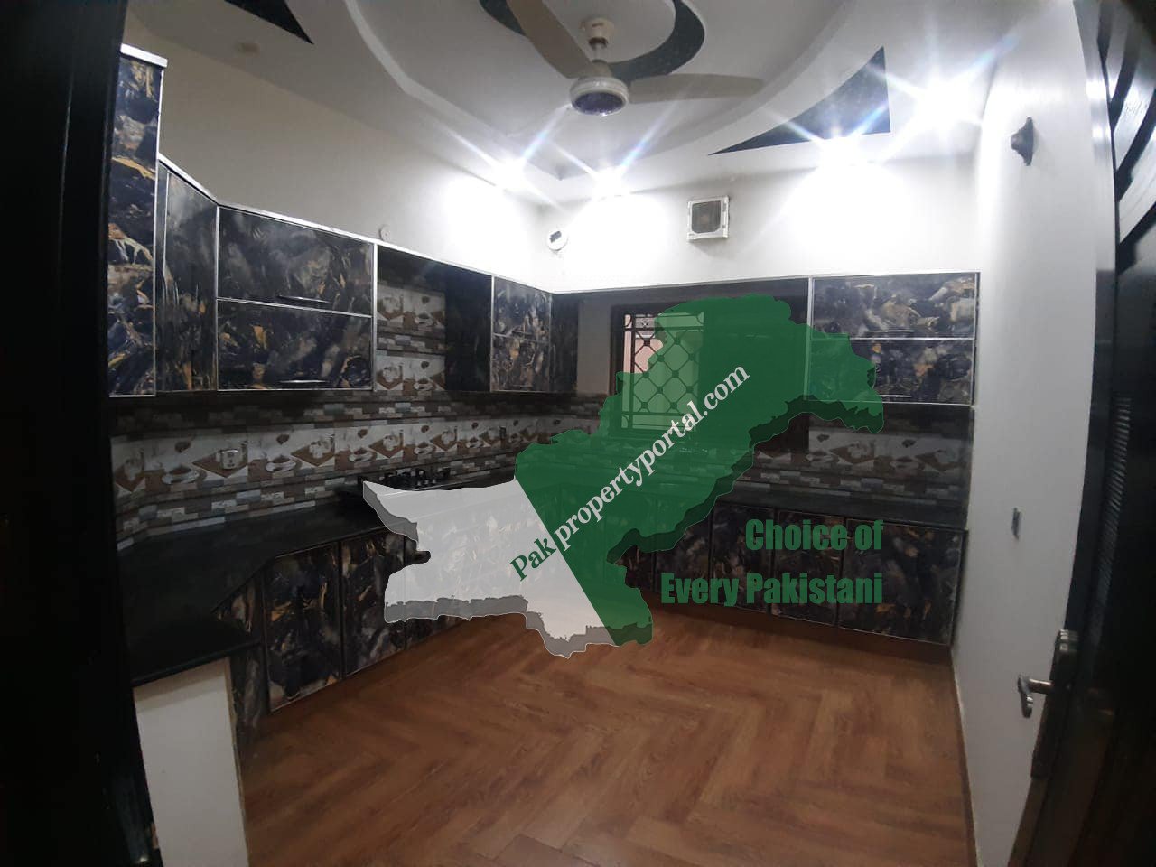 10Marla Lavish Upper Portion Available For Rent in bahria Town, Overseas B, Sector D Lahore