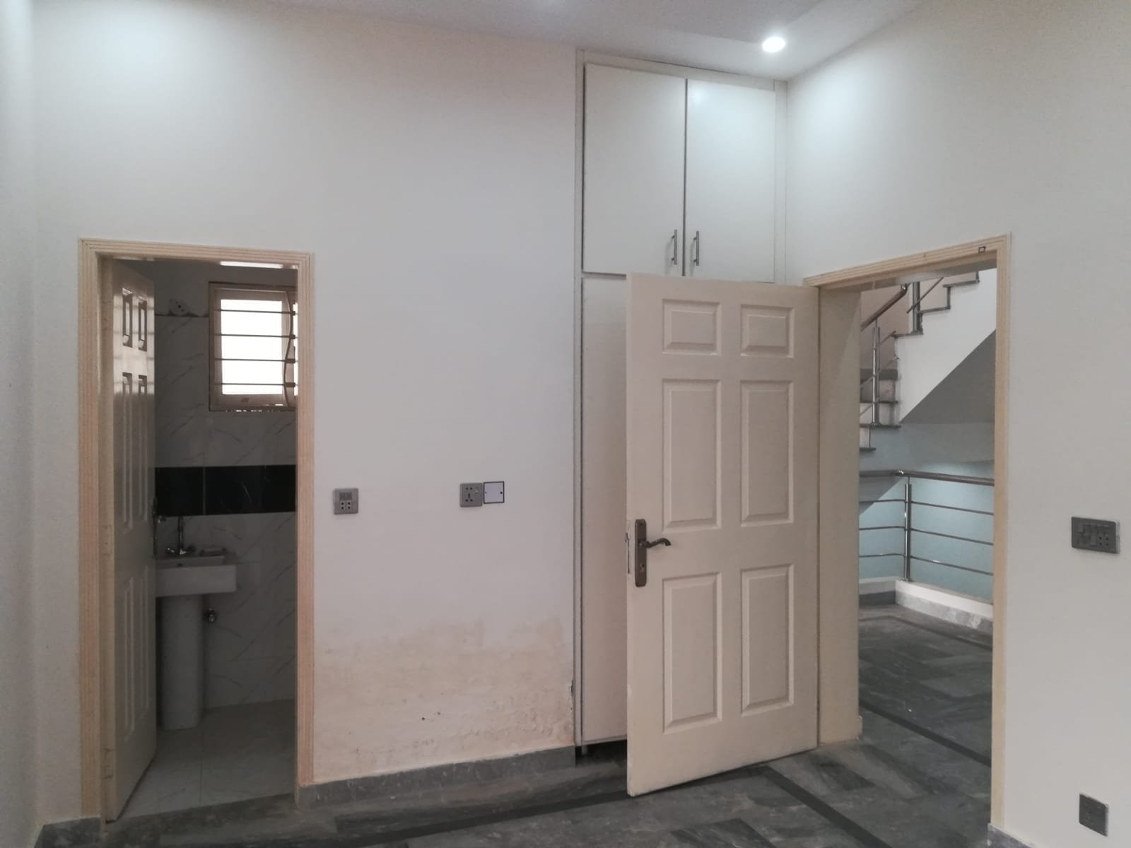 5-Marla Upper Portion For Rent In Dream Gardens Phase 1 Defence Road Lahore