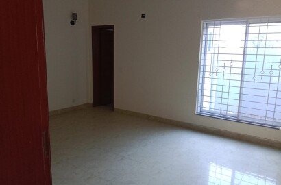 8-marla house available for Rent in Dream Gardens Lahore