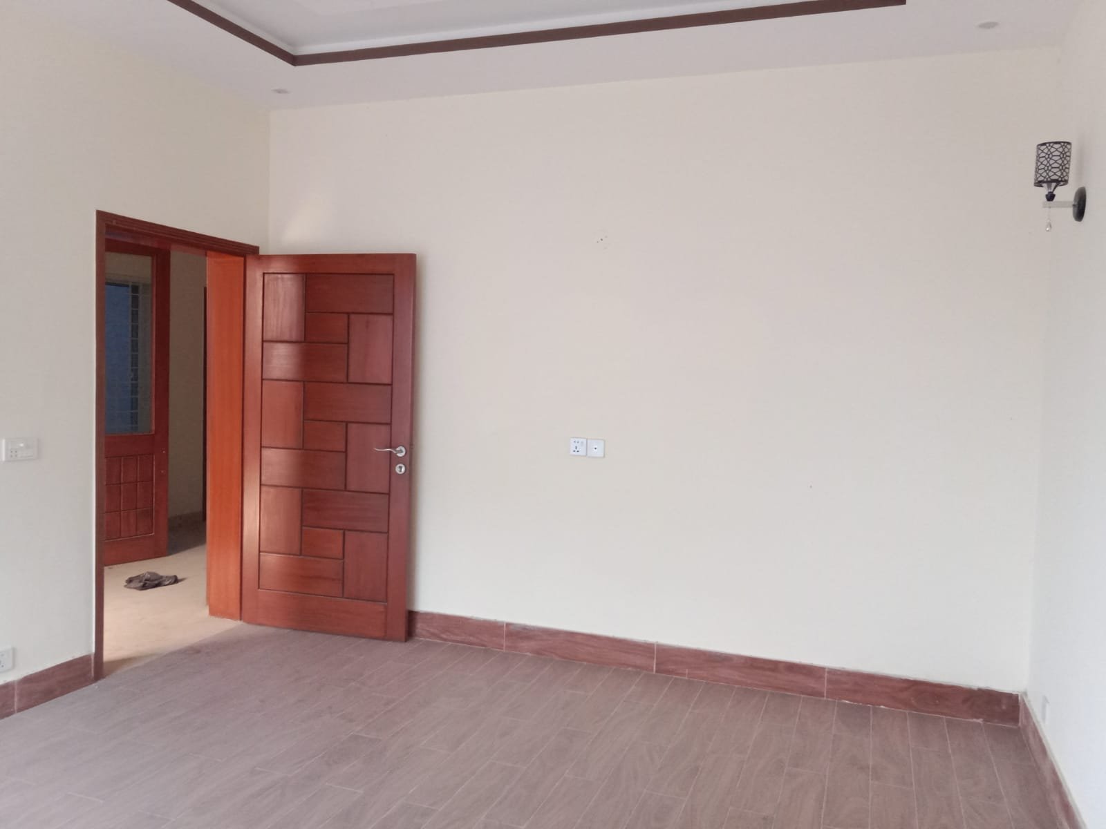8-marla house available for Rent in Dream Gardens Lahore