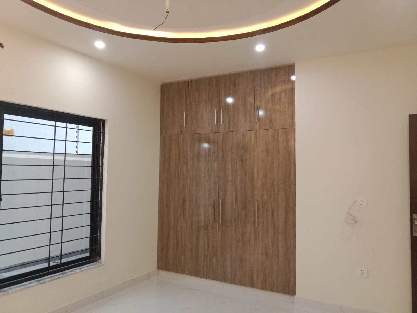 10 Marla Luxurious House For Sale In Dream Gardens Main Defence Road Lahore