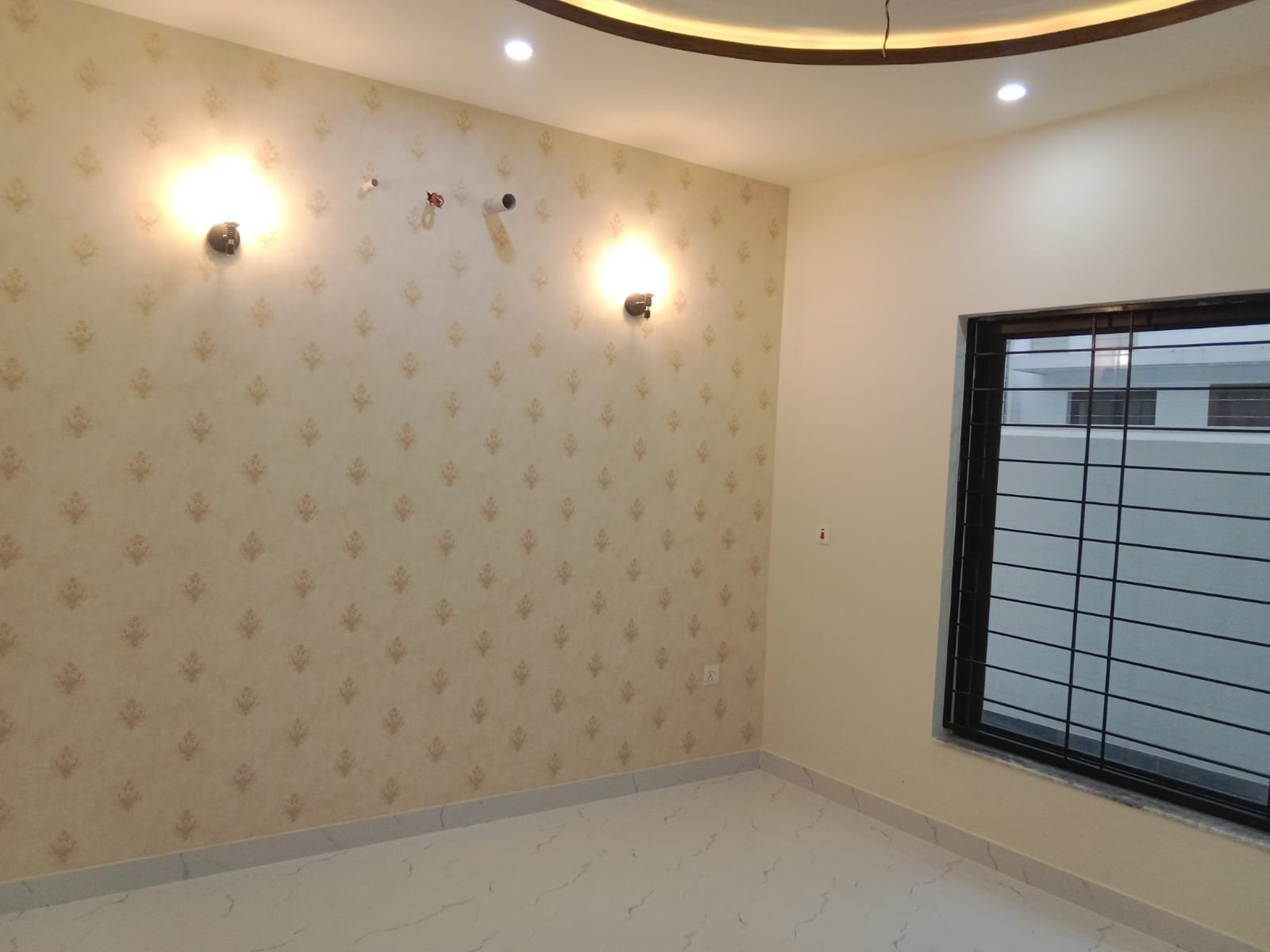 10 Marla Luxurious House For Sale In Dream Gardens Main Defence Road Lahore