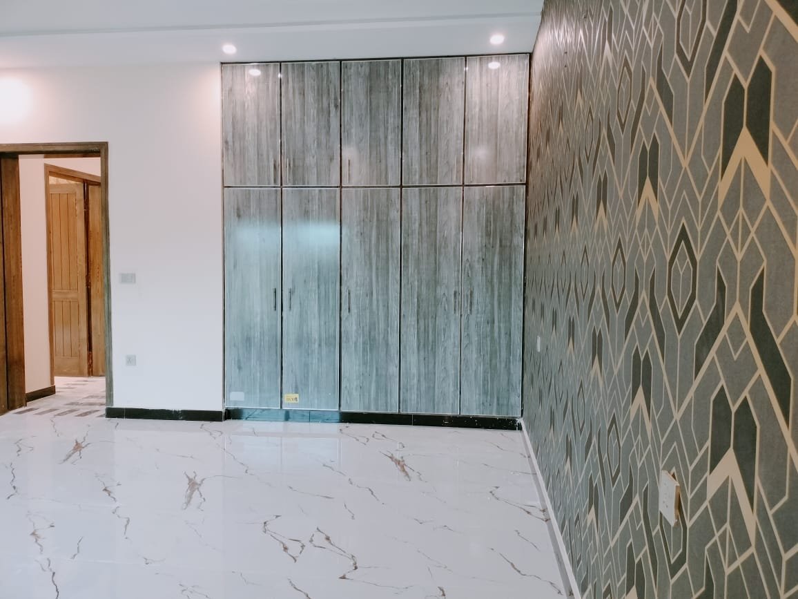 1 Kanal luxury bungalow for sale in Nasheman e Iqbal phase 2 Lahore