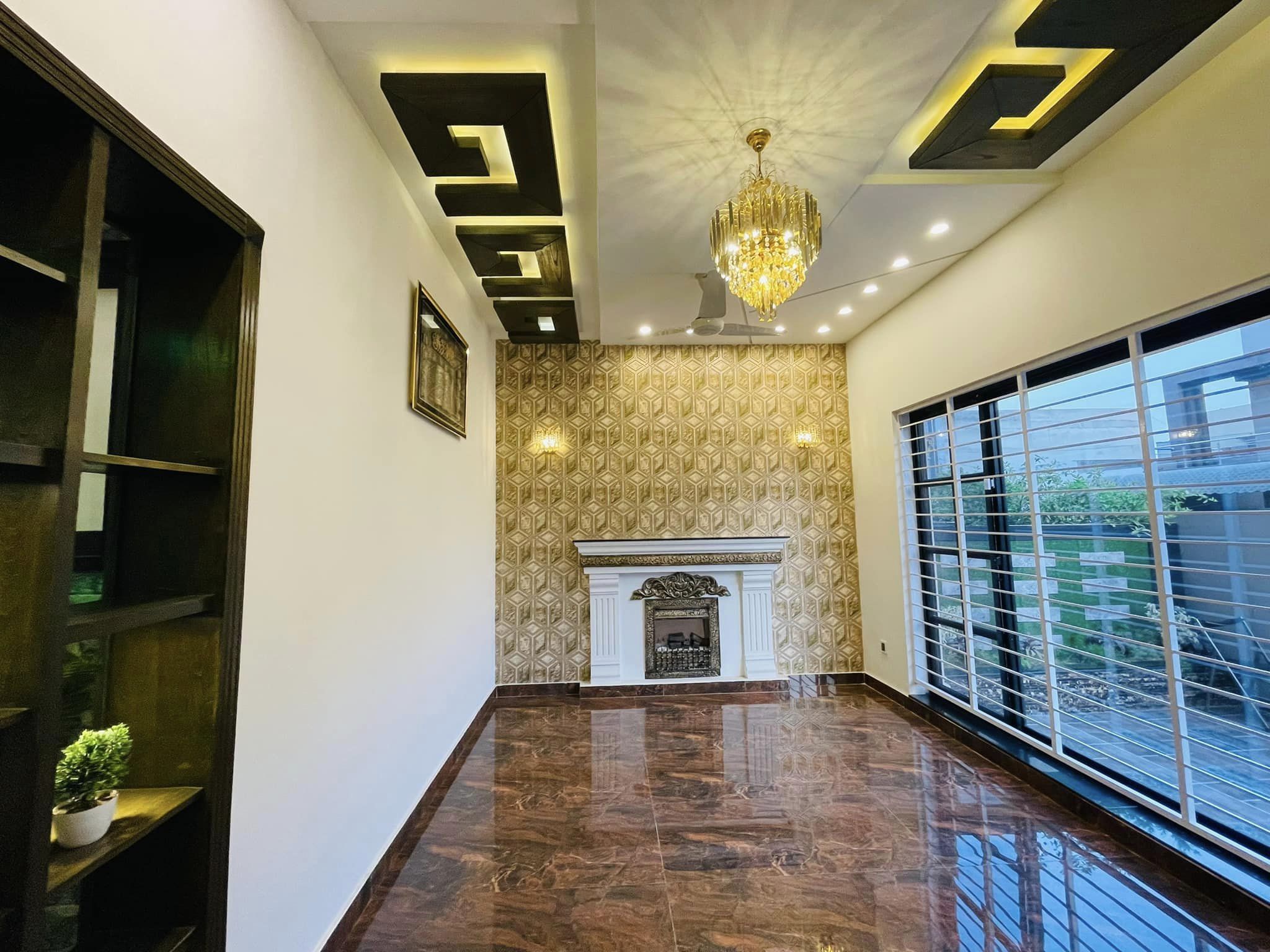 10 Marla Brand New House For Sale In Bahria Town Lahore