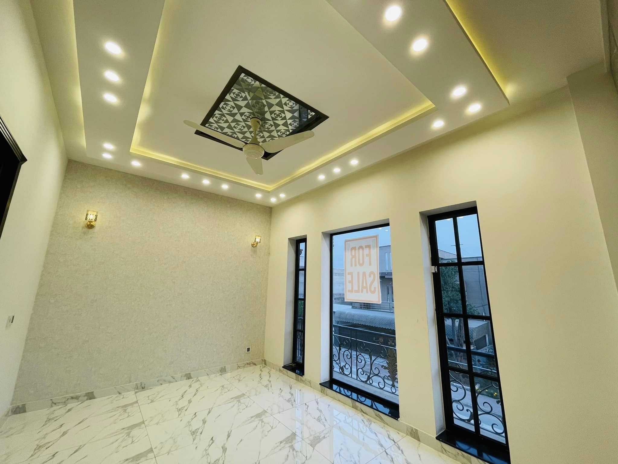 10 Marla Brand New House For Sale In Bahria Town Lahore