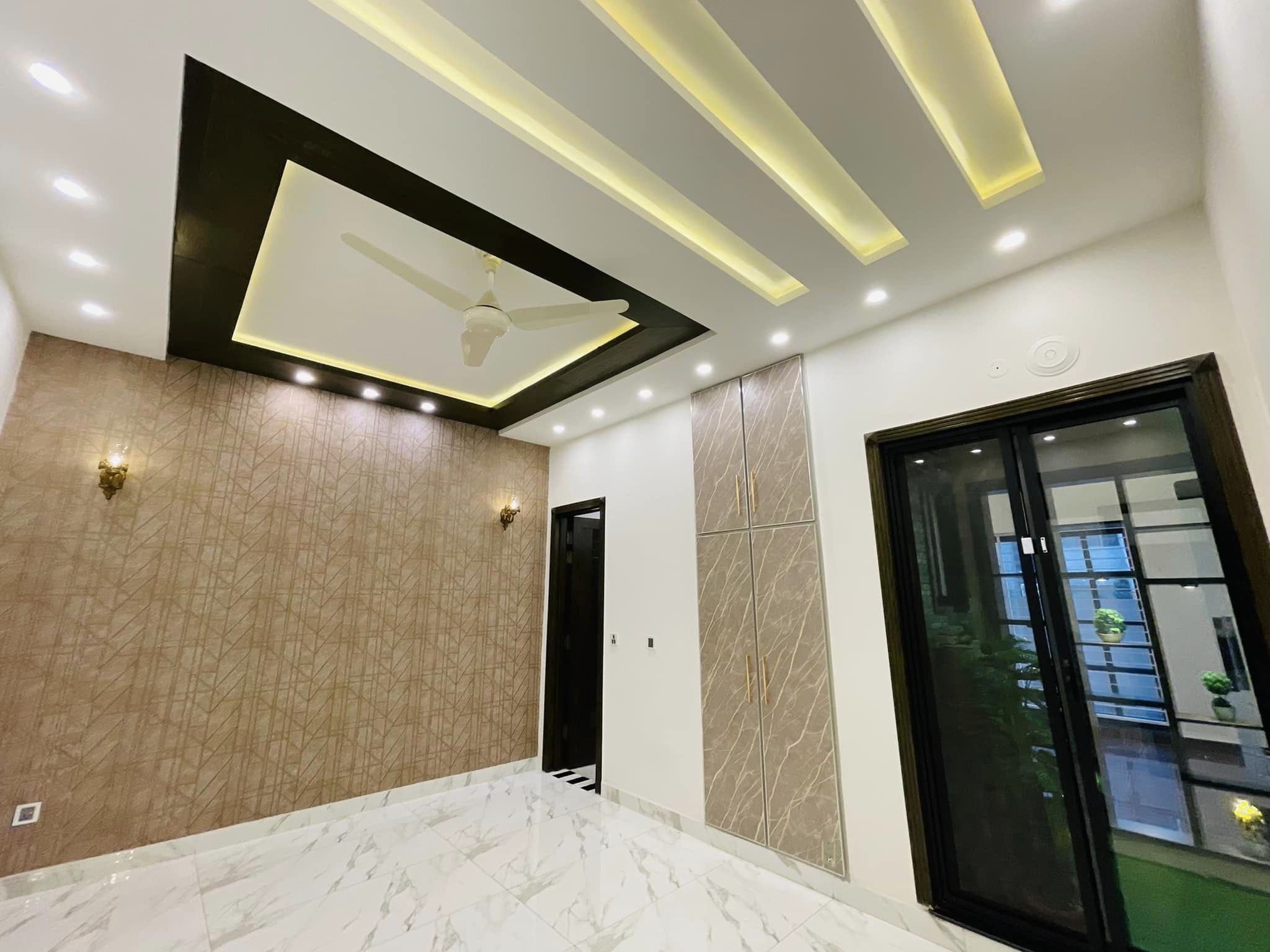 10 Marla Brand New House For Sale In Bahria Town Lahore