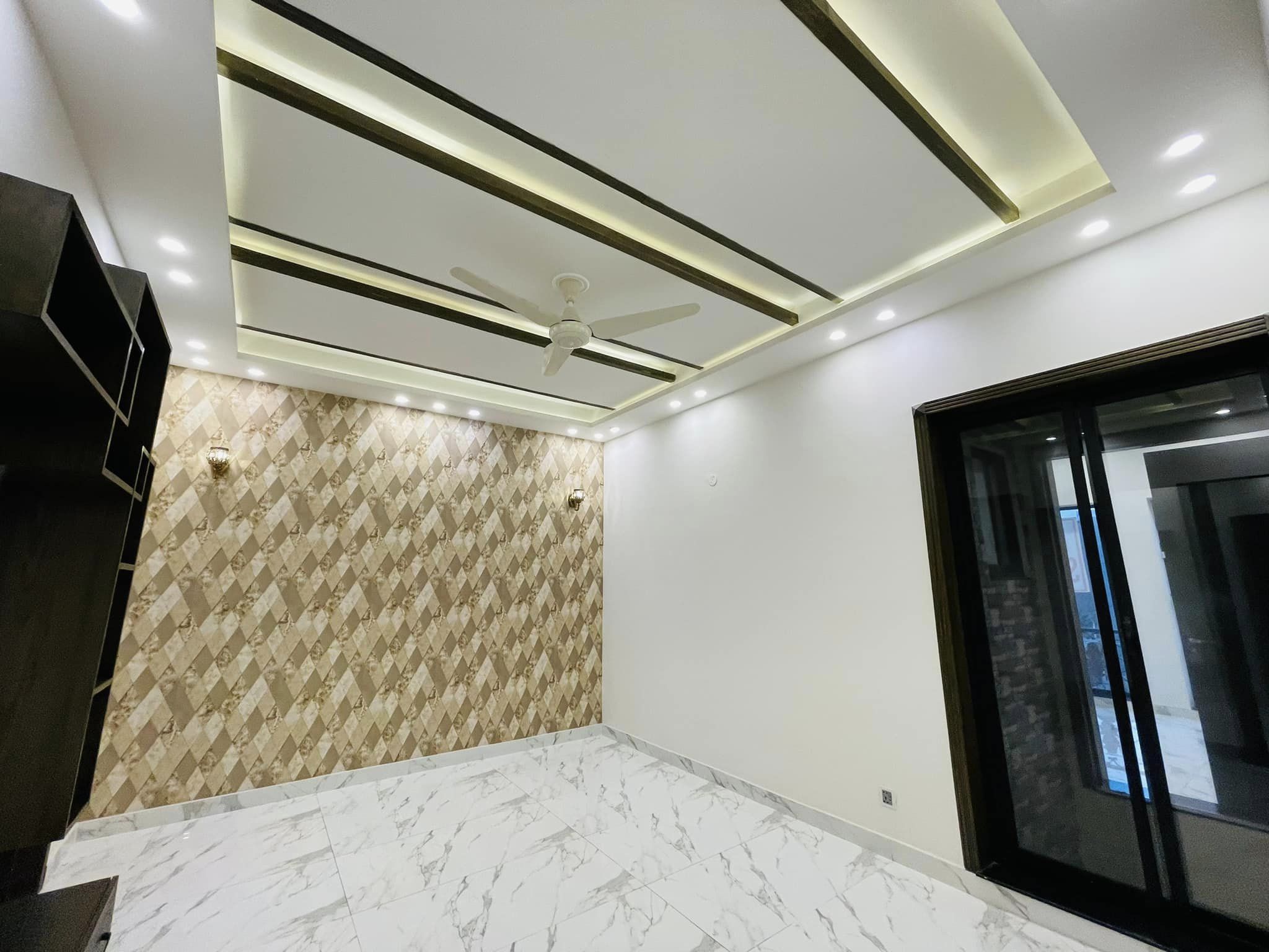 10 Marla Brand New House For Sale In Bahria Town Lahore
