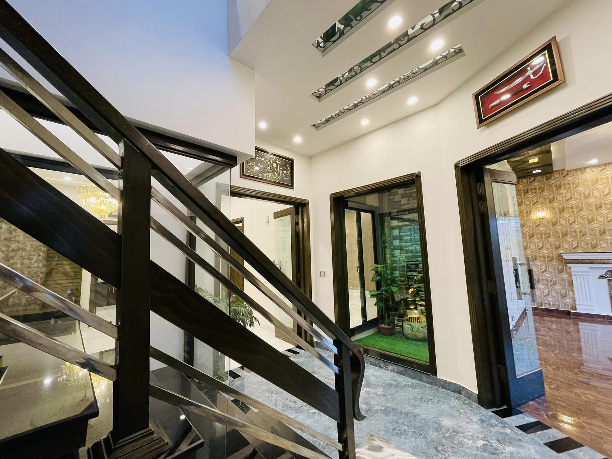 10 Marla Brand New House For Sale In Bahria Town Lahore