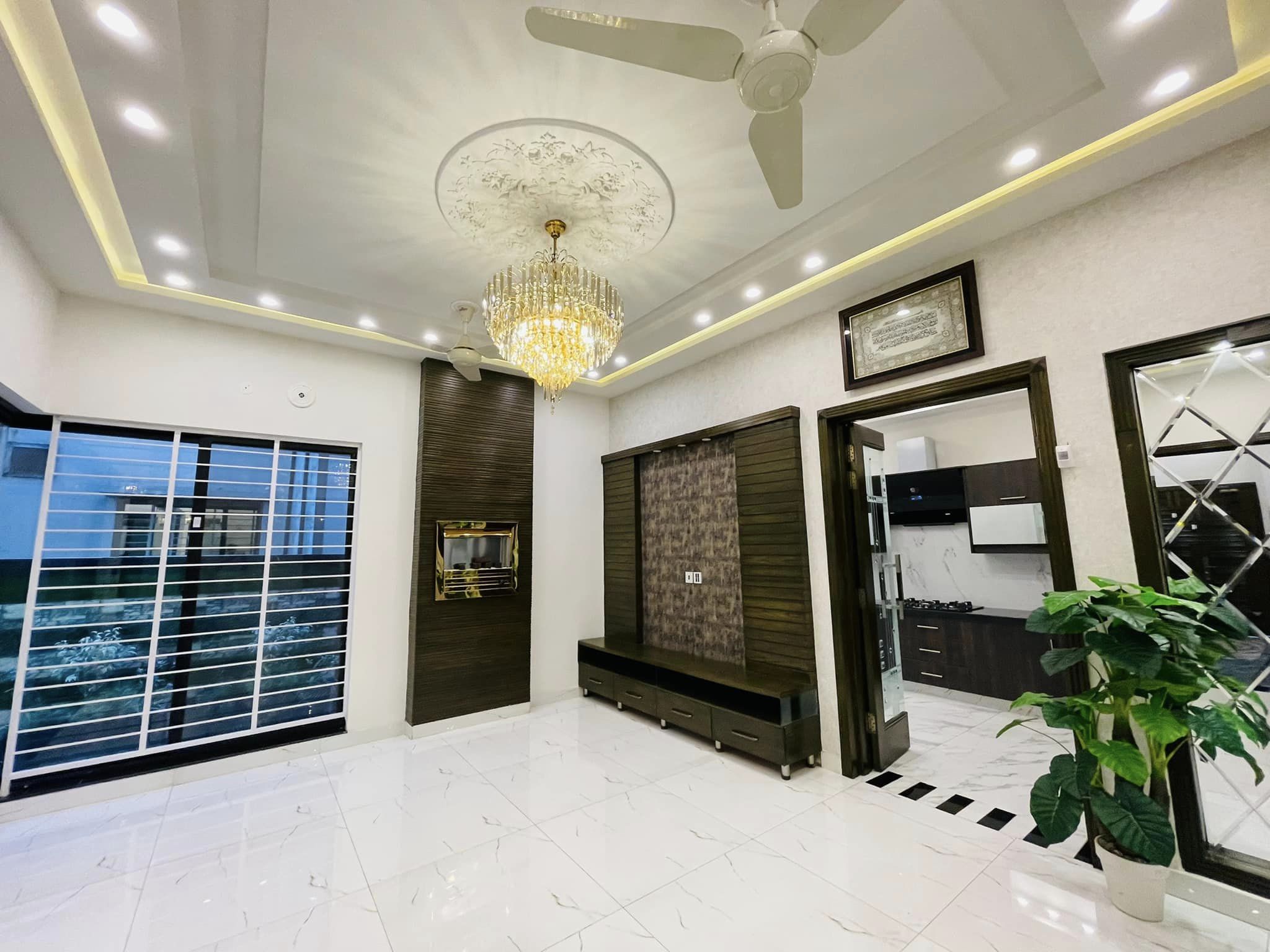 10 Marla Brand New House For Sale In Bahria Town Lahore