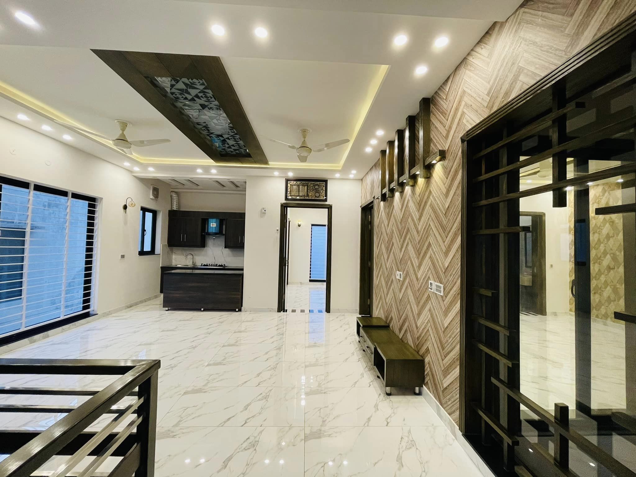 10 Marla Brand New House For Sale In Bahria Town Lahore