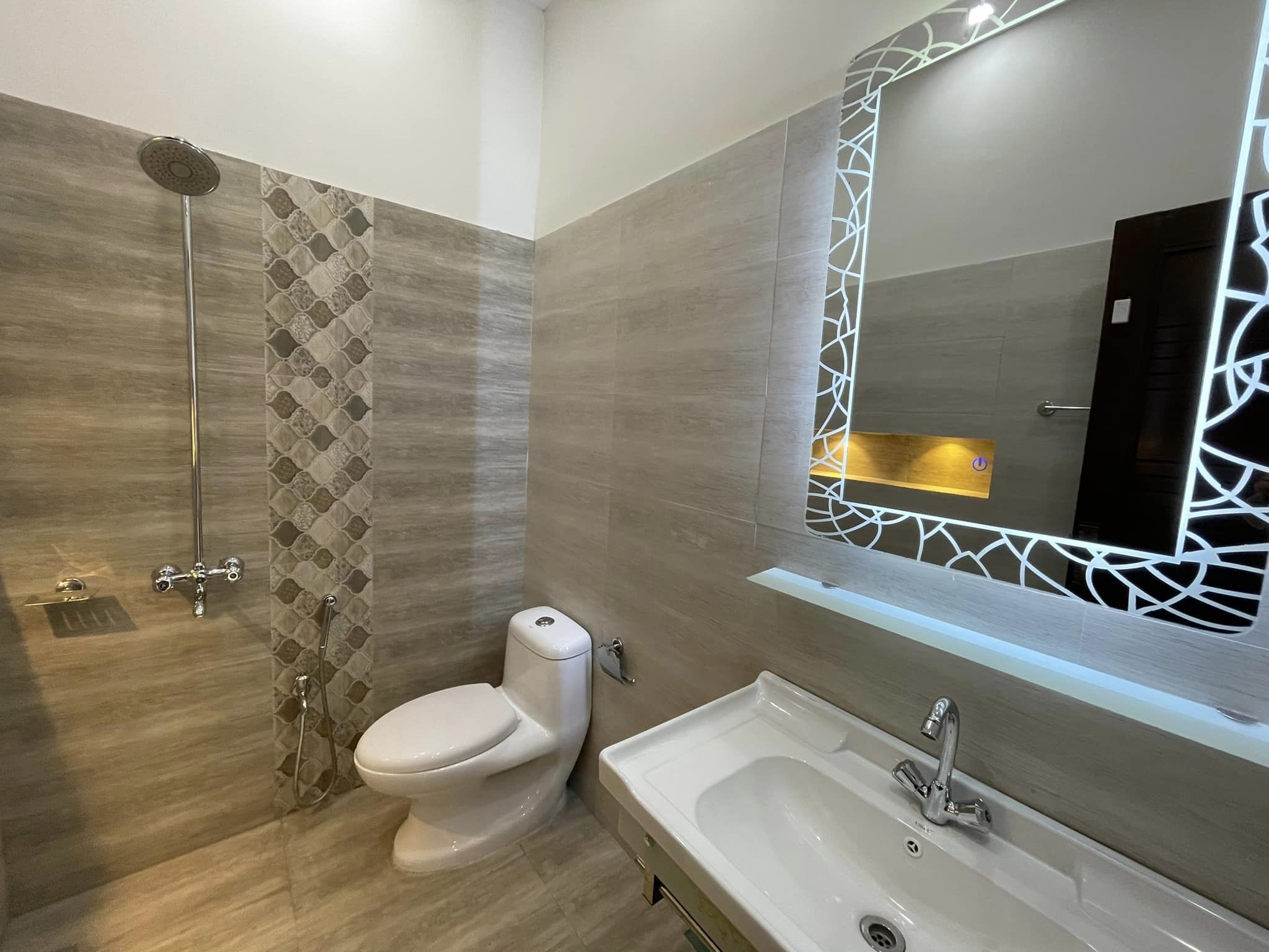 5 Marla brand new house for Sale in Bahria town Lahore