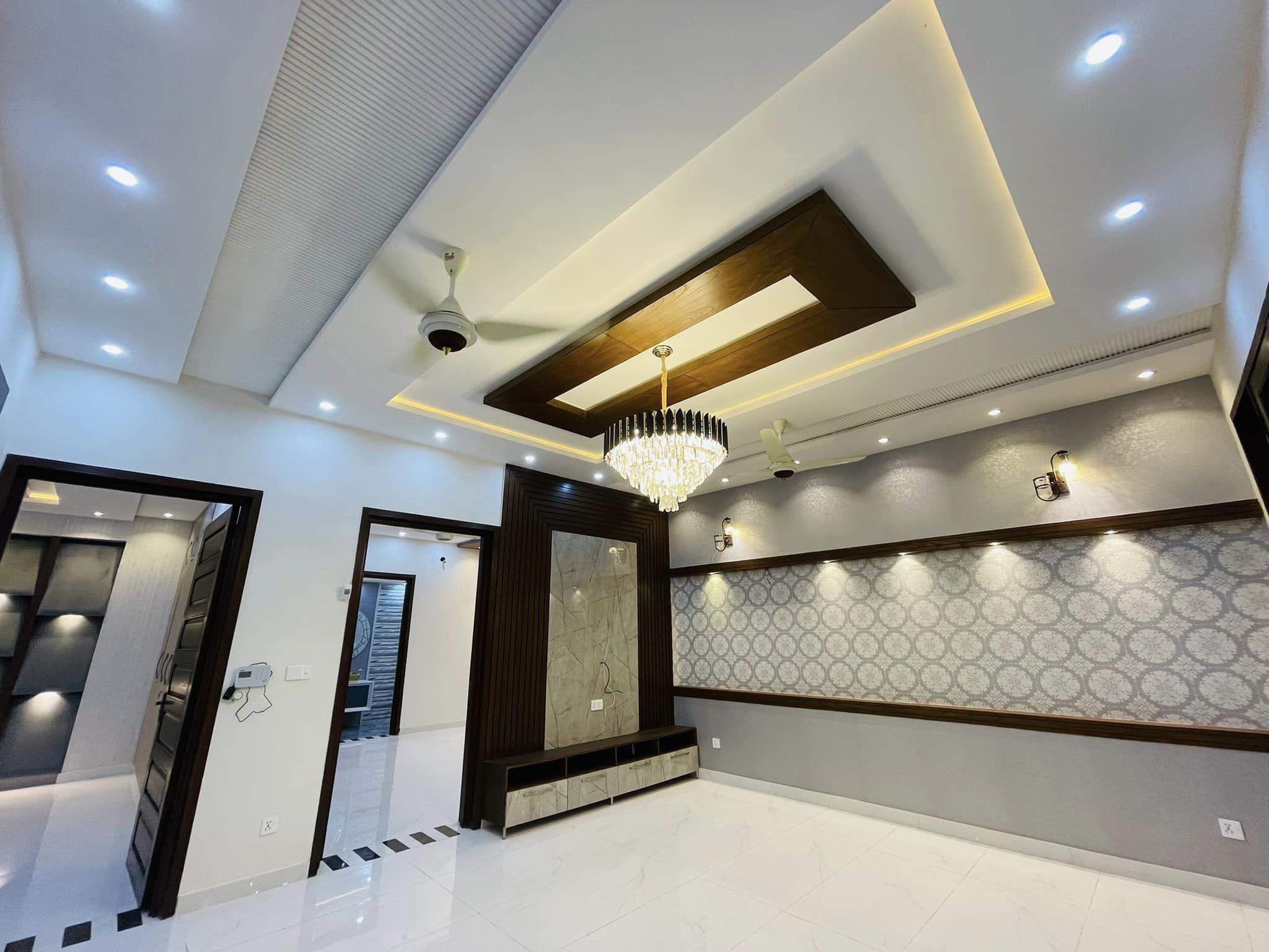 10 Marla Brand New House For Sale In Bahria Town Lahore