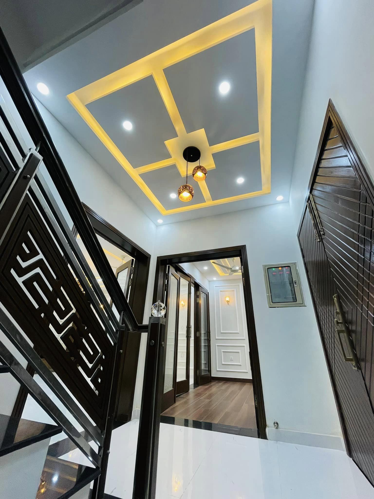 10 Marla Brand new House For Sale In Bahria Town Lahore