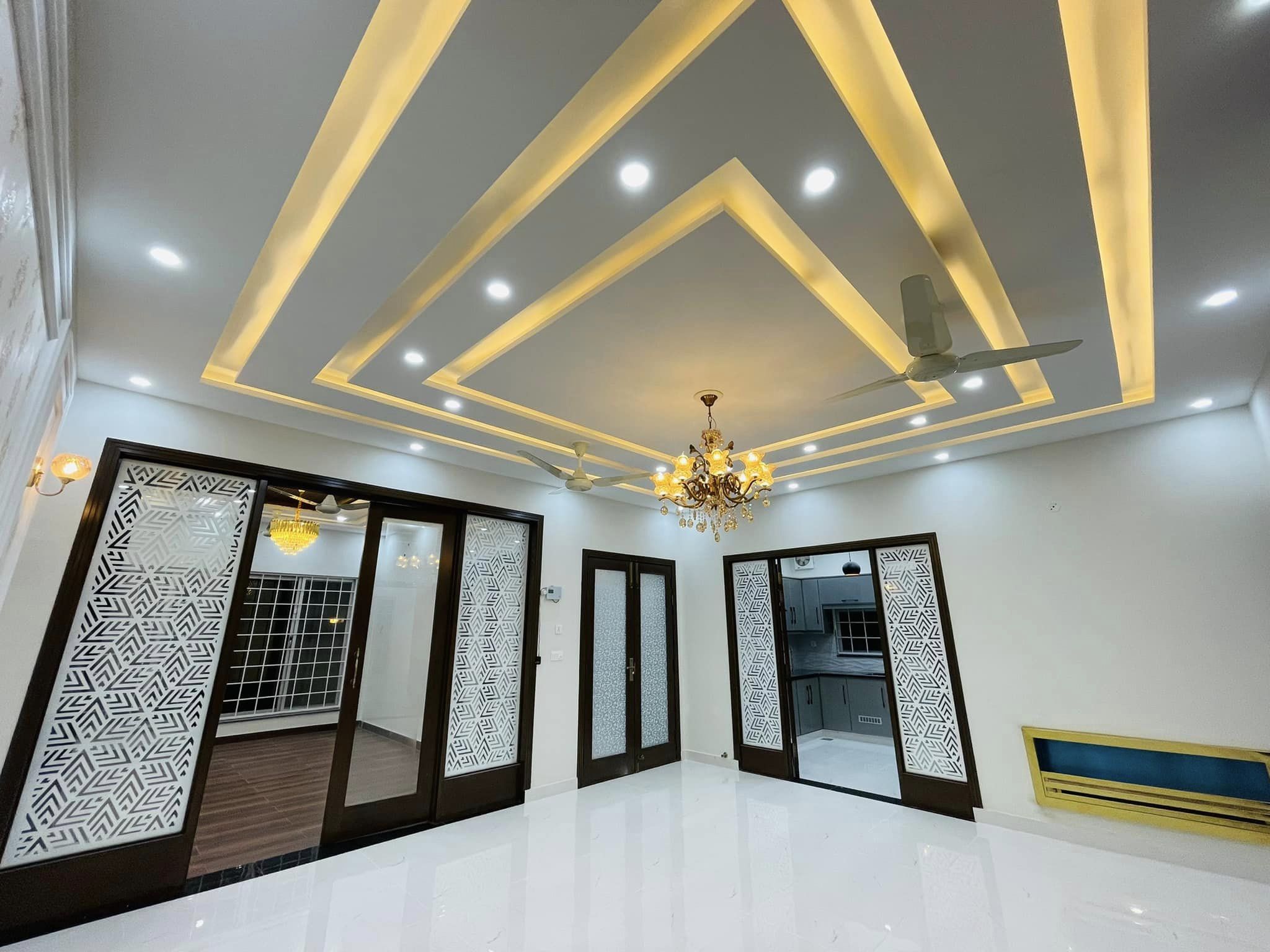 10 Marla Brand new House For Sale In Bahria Town Lahore