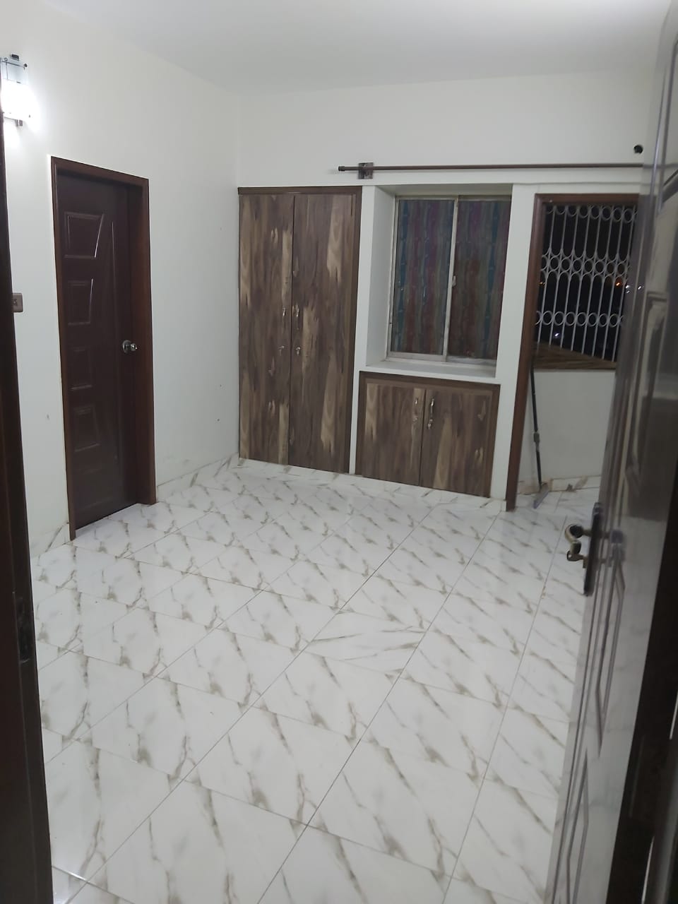 Flat for sale Safari Blasing gulistan-e-jauhar block 12 Karachi