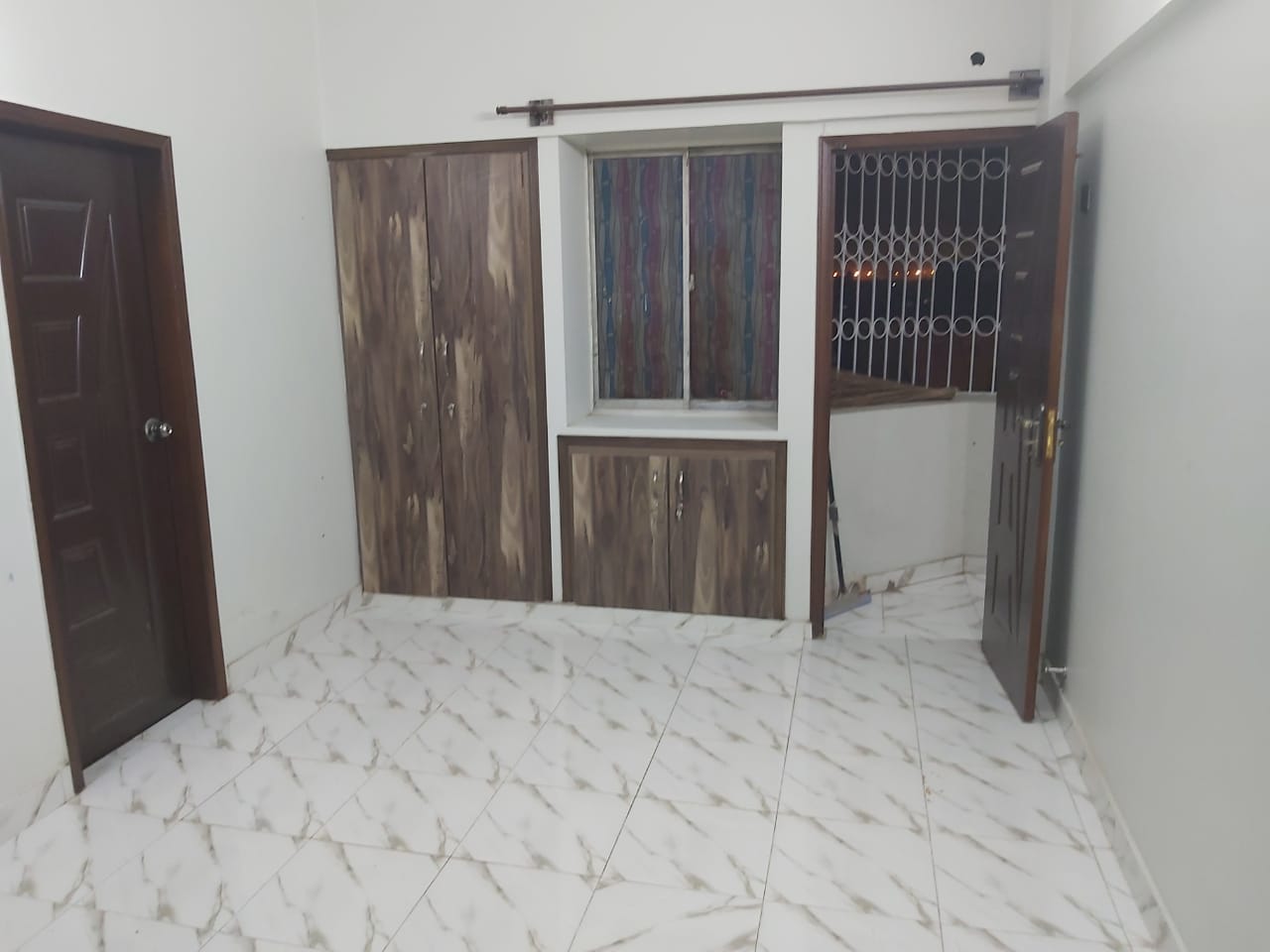 Flat for sale Safari Blasing gulistan-e-jauhar block 12 Karachi