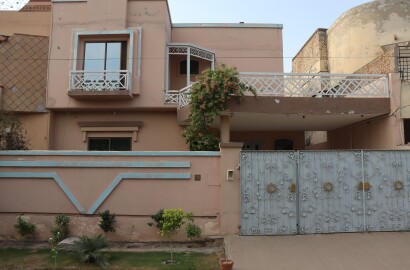 10 Marla House located in gated community - Maryam Villas, Amin town, Canal road is up for sale.