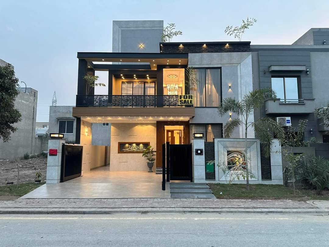 10 Marla New beautiful semi-furnished house for sale in Sector-E Bahria town Lahore