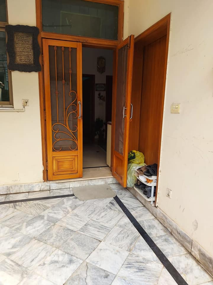 5 Marla Tripal Story House for sale in wapda town phase 1 G4 block Lahore