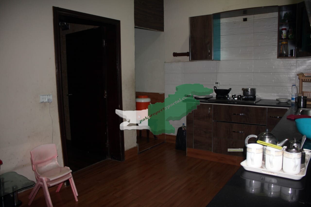 1 kanal  House For Sale In  Punjab Society Phase 1  Main College Road Lahore.