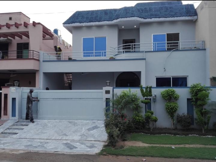 10 marla House for sale in wapda town block J3 phase 1 Lahore