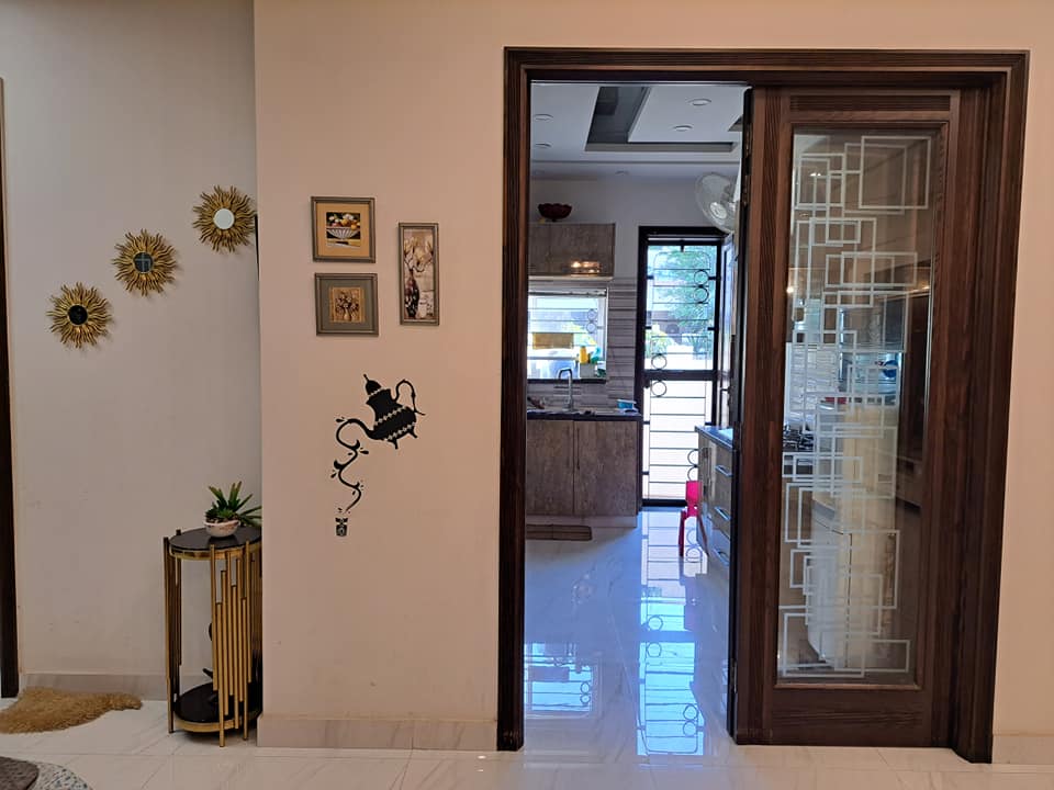 10 Marla Corner Slightly Used House  For Sale in State Life Society Lahore