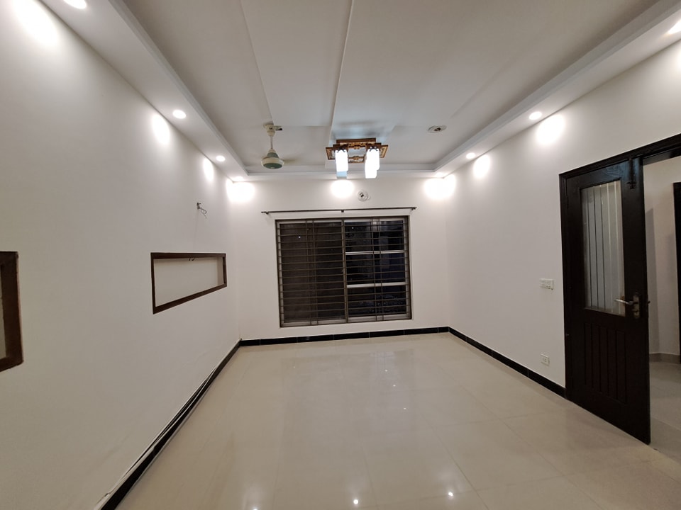 12 Marla Used House For Sale in State Life Society Lahore