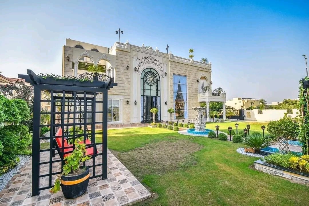 2 Kanal top notching Villa available for sale in DHA Lahore