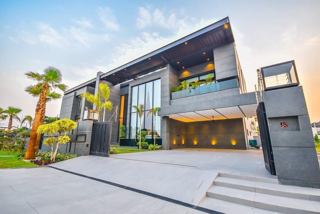 Two Kanal Luxurious Villa for Sale In DHA Lahore
